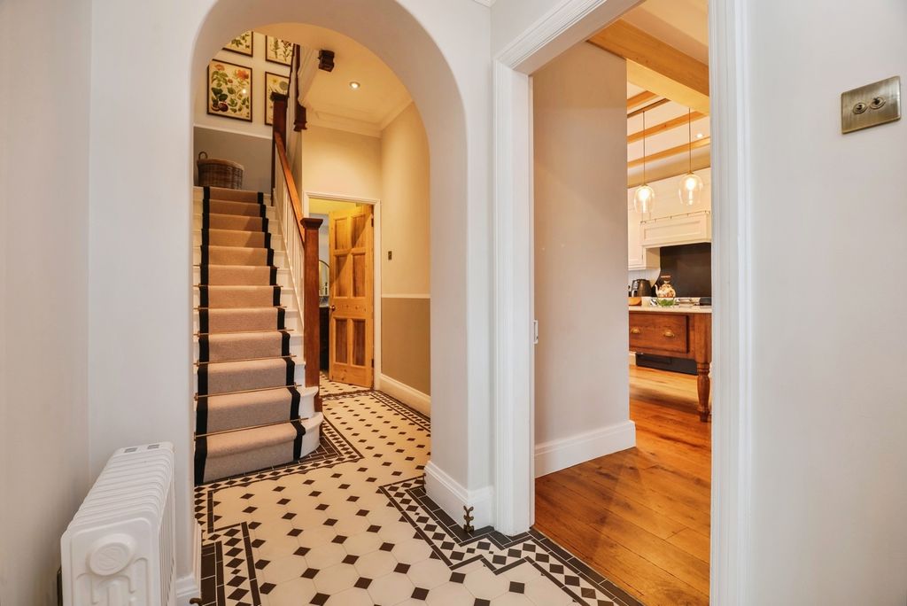 Property photo 3 of 24 Pbox-Img.Jpg