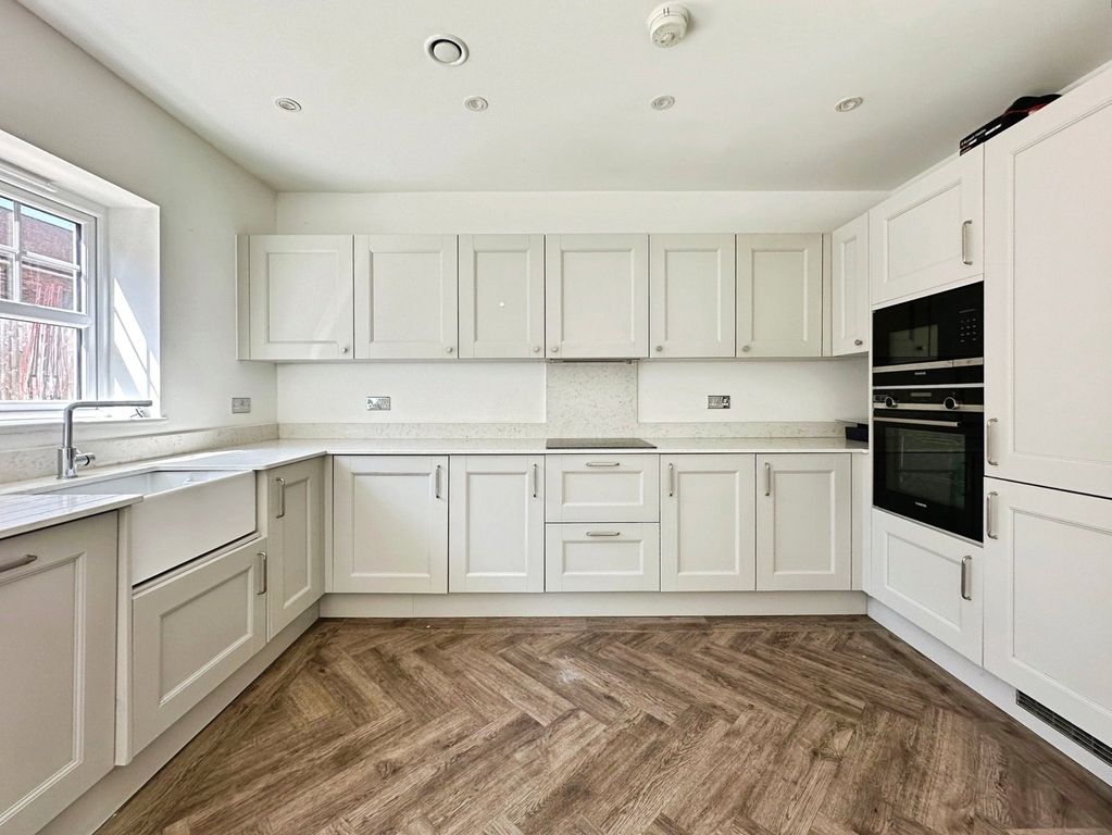 Property photo 2 of 12 Pbox-Img.Jpg