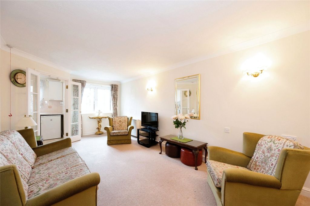Property photo 1 of 11 Lounge