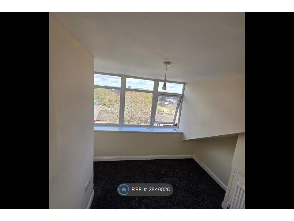 Property photo 2 of 18 Double Bedroom