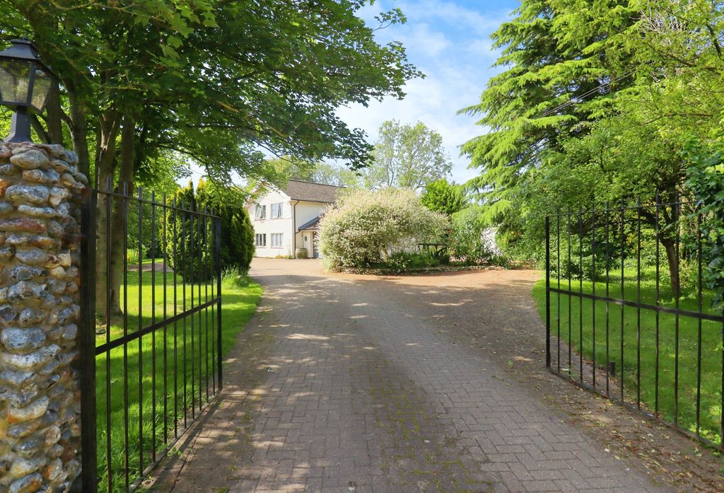 Property photo 1 of 35 Driveway