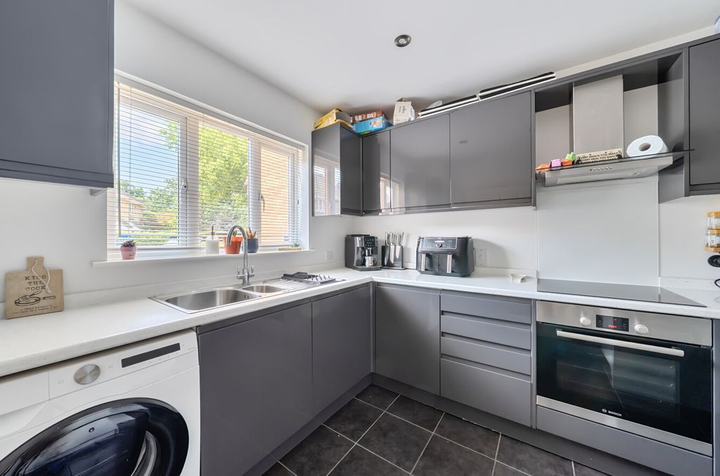 Property photo 2 of 21 1492716-10-6A57A4...