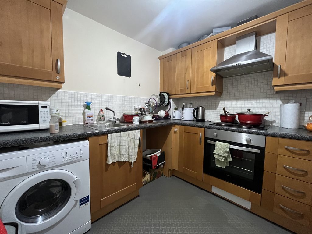 Property photo 3 of 6 Kitchen