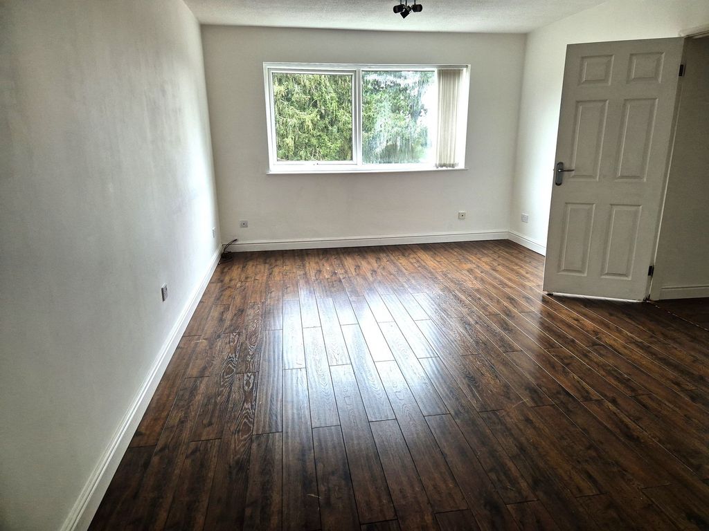 Property photo 3 of 7 Lounge