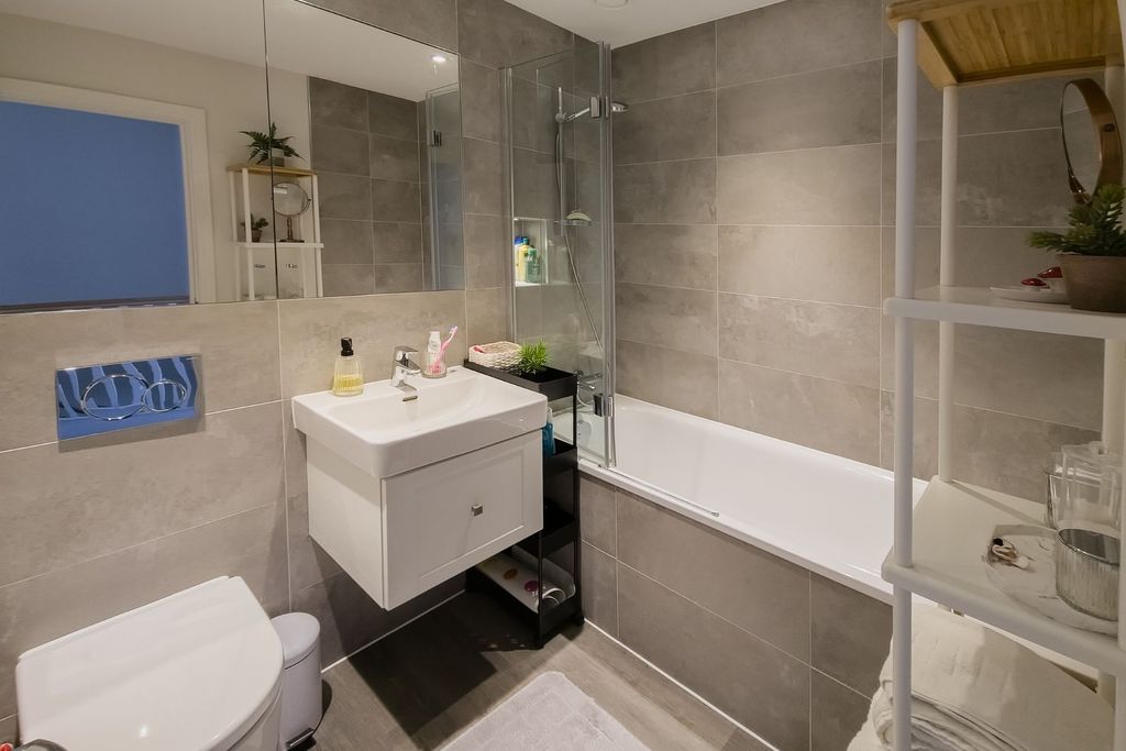 Property photo 3 of 12 Bathroom