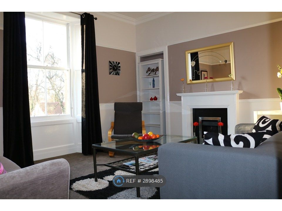 Property photo 3 of 9 Living Room