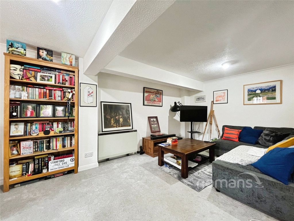 Property photo 3 of 9 Picture No. 13