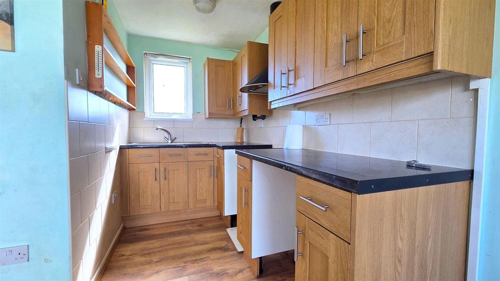 Property photo 3 of 6 Kitchen