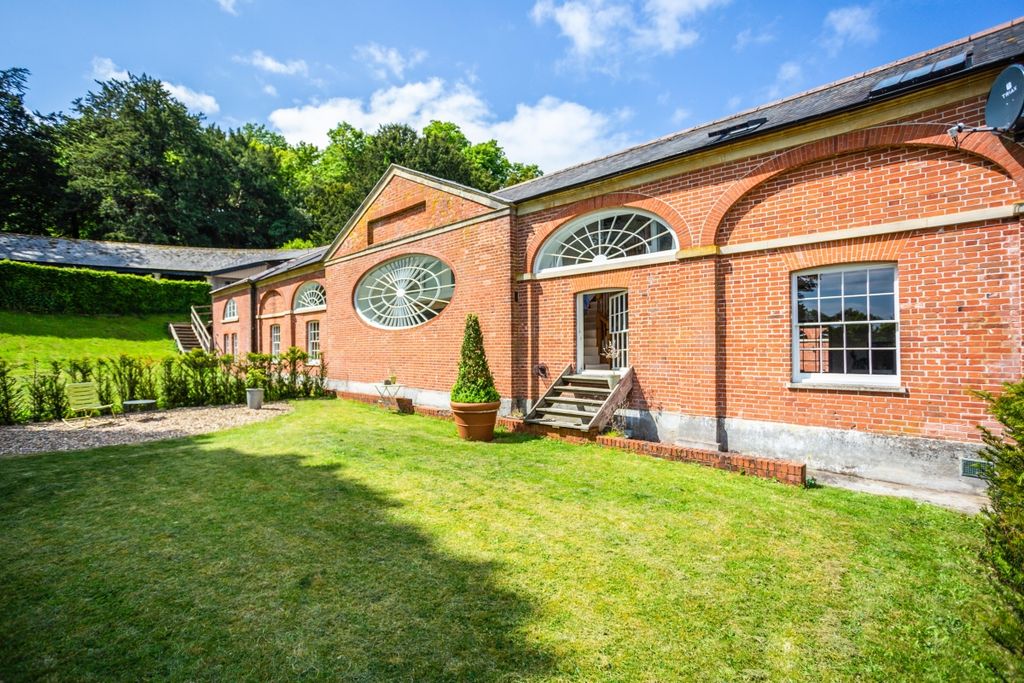 Property photo 1 of 12 2 The Stables 319...