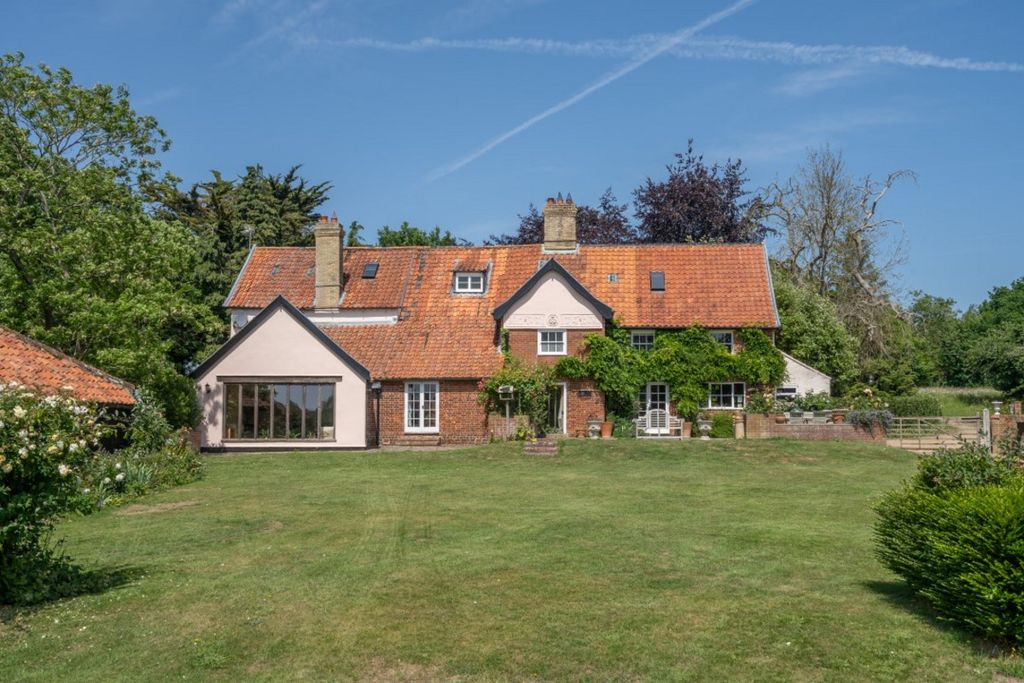 Property photo 2 of 36
