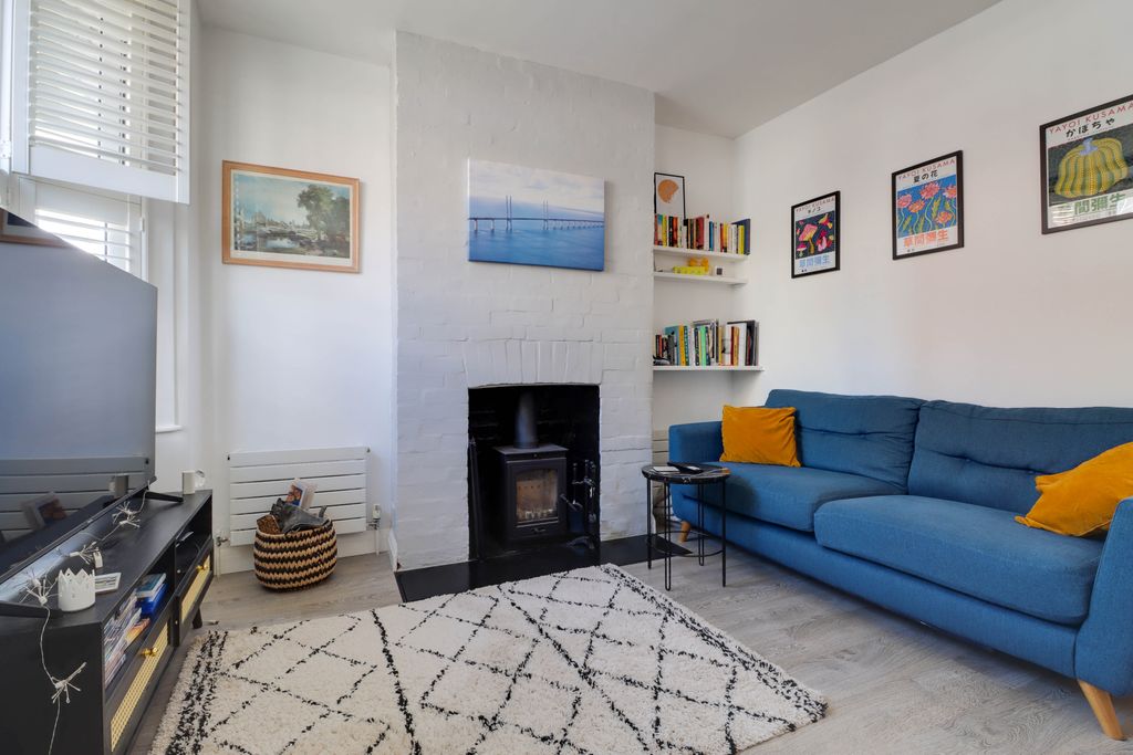 Property photo 2 of 17 Lounge