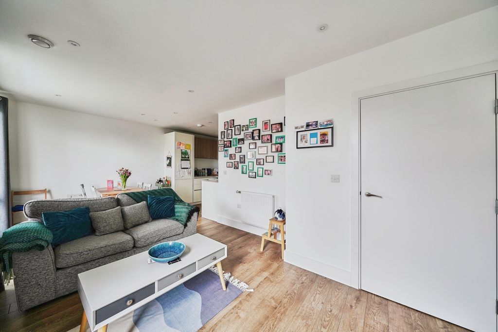 Property photo 2 of 20 Pbox-Img.Jpg