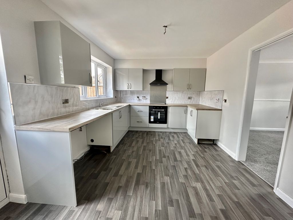 Property photo 1 of 5 Kitchen