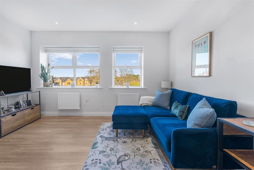 Property photo 3 of 13 Flat 8, 30 Crouch Street, Banbury-12.Jpg