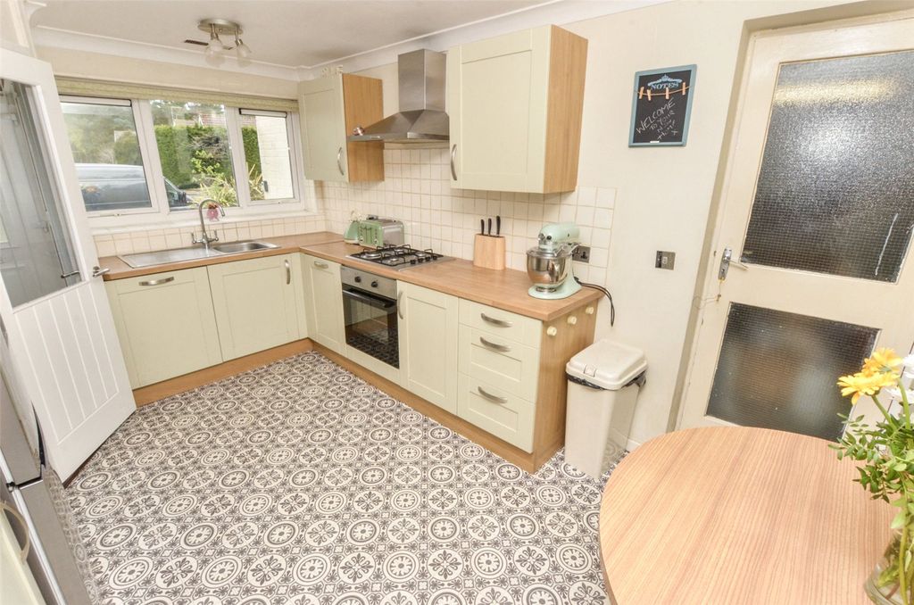 Property photo 2 of 11 Kitchen/Breakfast Rm