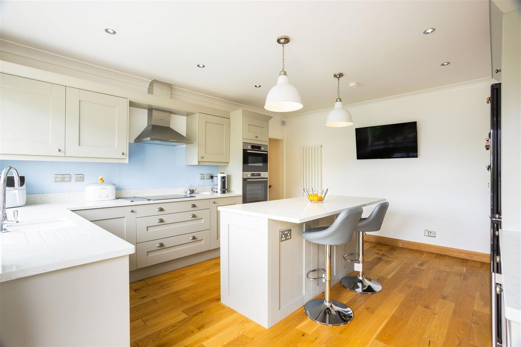 Property photo 3 of 23 00010.Jpg