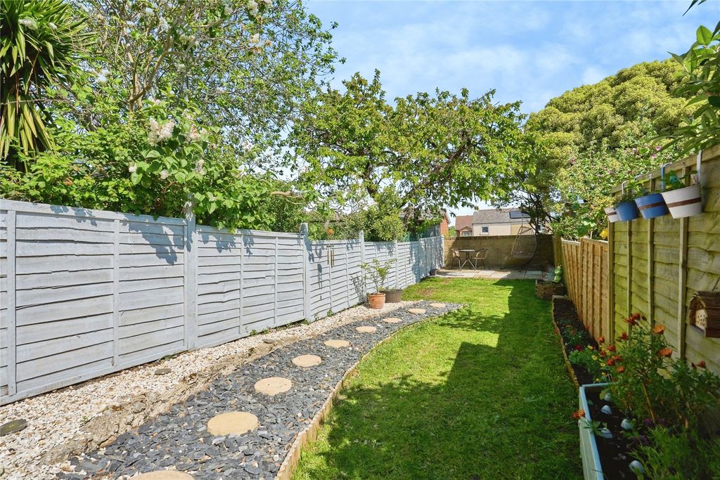 Property photo 2 of 17 Picture No. 32