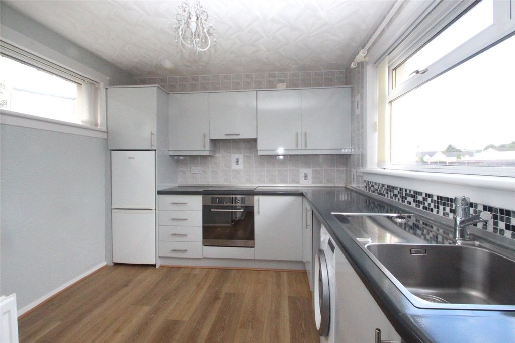 Property photo 3 of 11 Kitchen