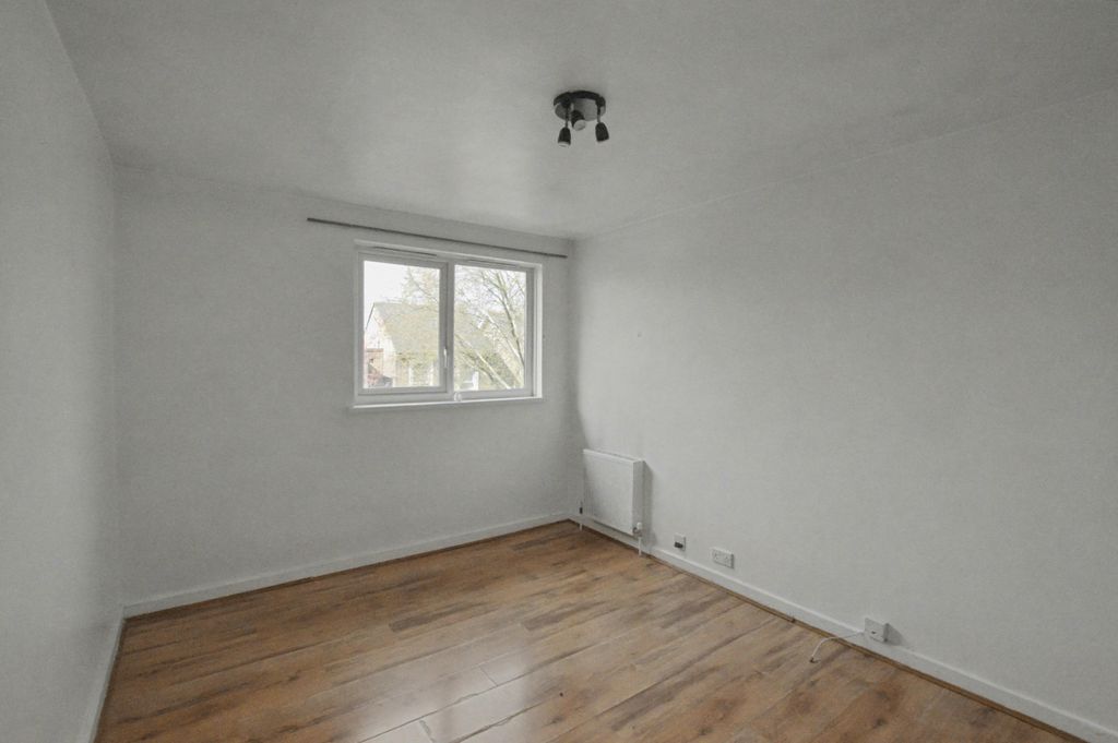 Property photo 3 of 16 11 Bath Close, Peckham, London, Se15 2Jp