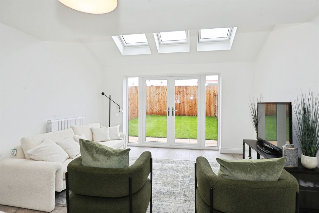 Property photo 3 of 18