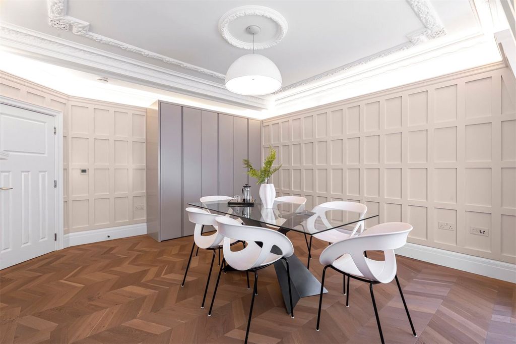 Property photo 3 of 24 Dining Room