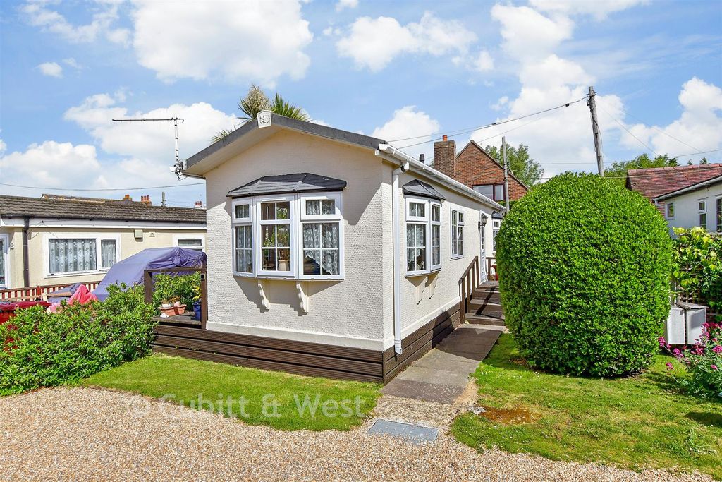 Property photo 2 of 11 External (Web) 1