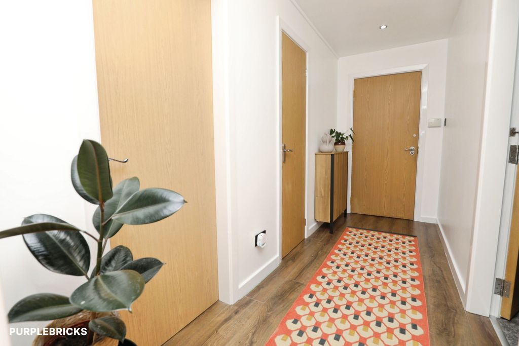 Property photo 3 of 28