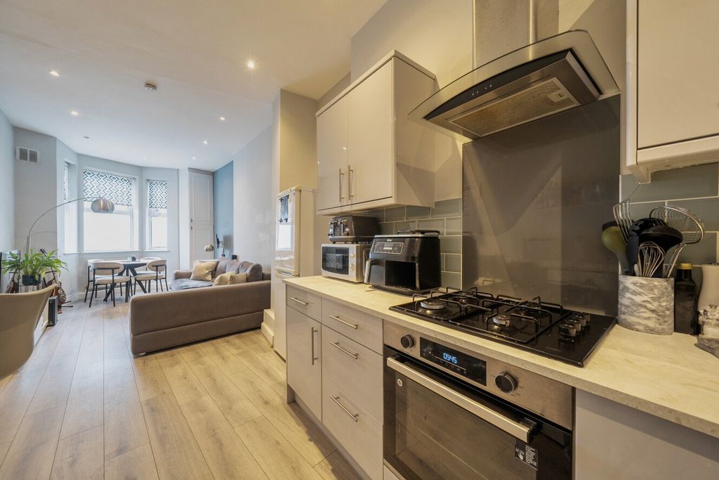 Property photo 3 of 9 Picture No. 12