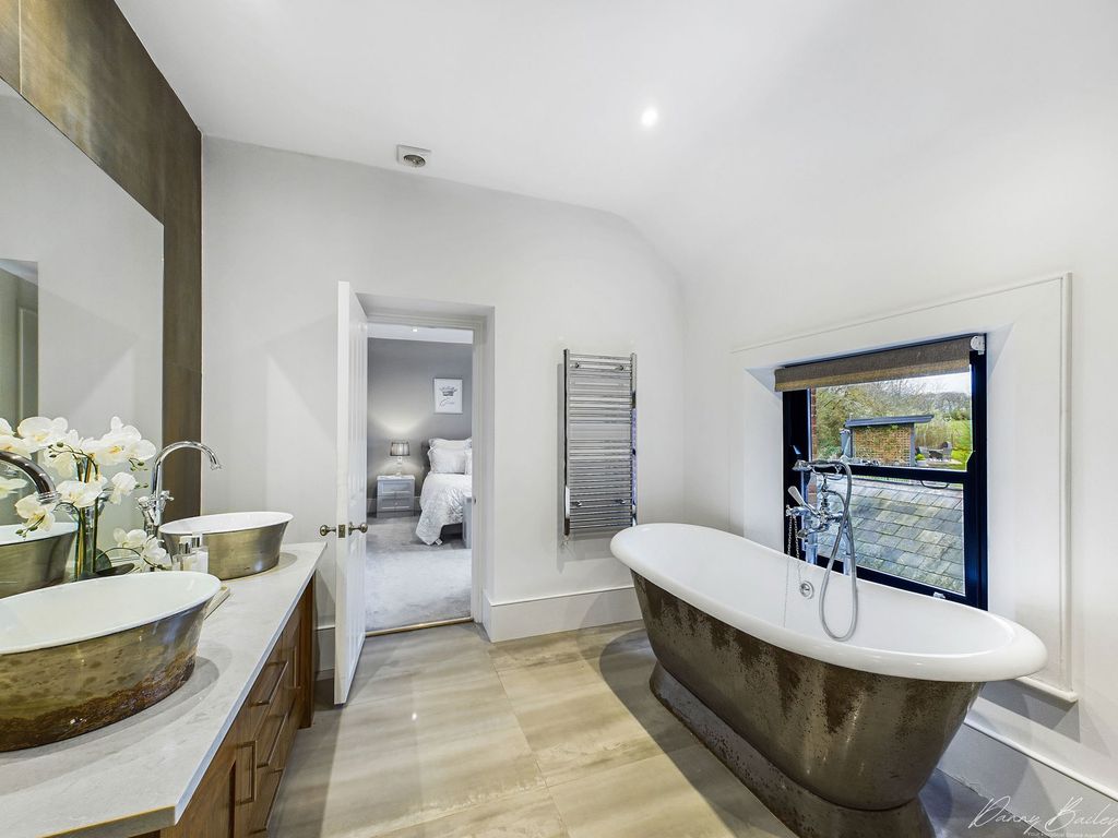 Property photo 1 of 34