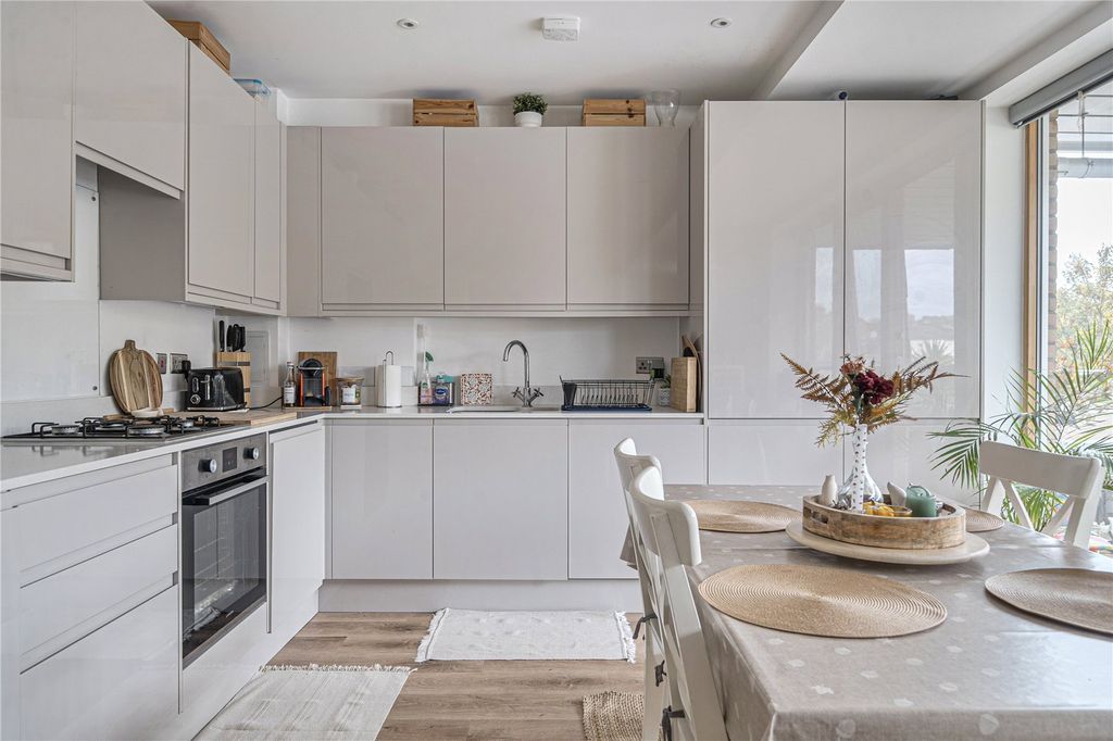 Property photo 2 of 24 Picture No. 17