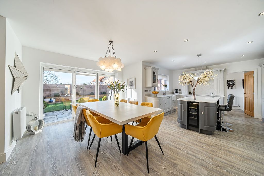 Property photo 2 of 27