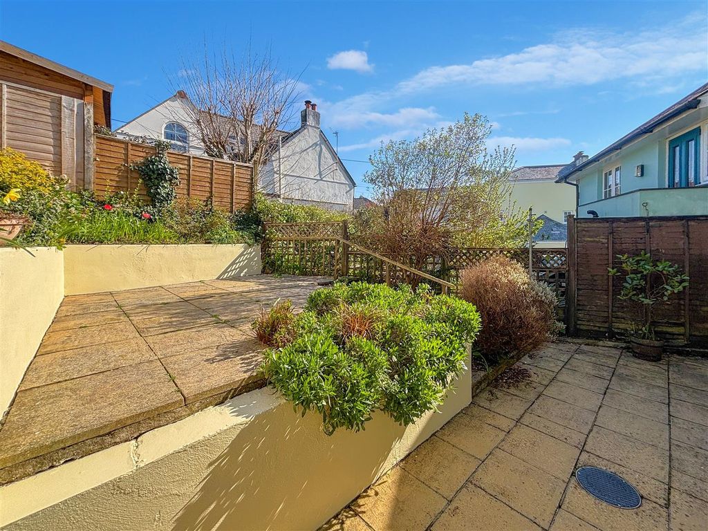 Property photo 2 of 12