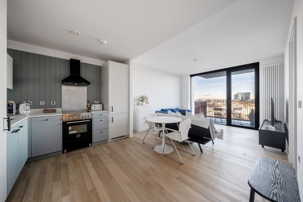 Property photo 3 of 25