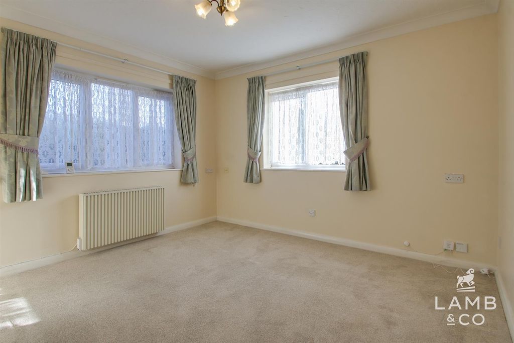 Property photo 2 of 9 Lounge