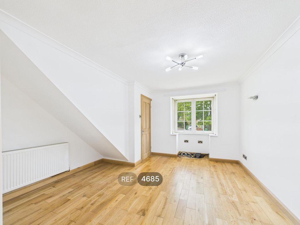 Property photo 2 of 10 Living Room