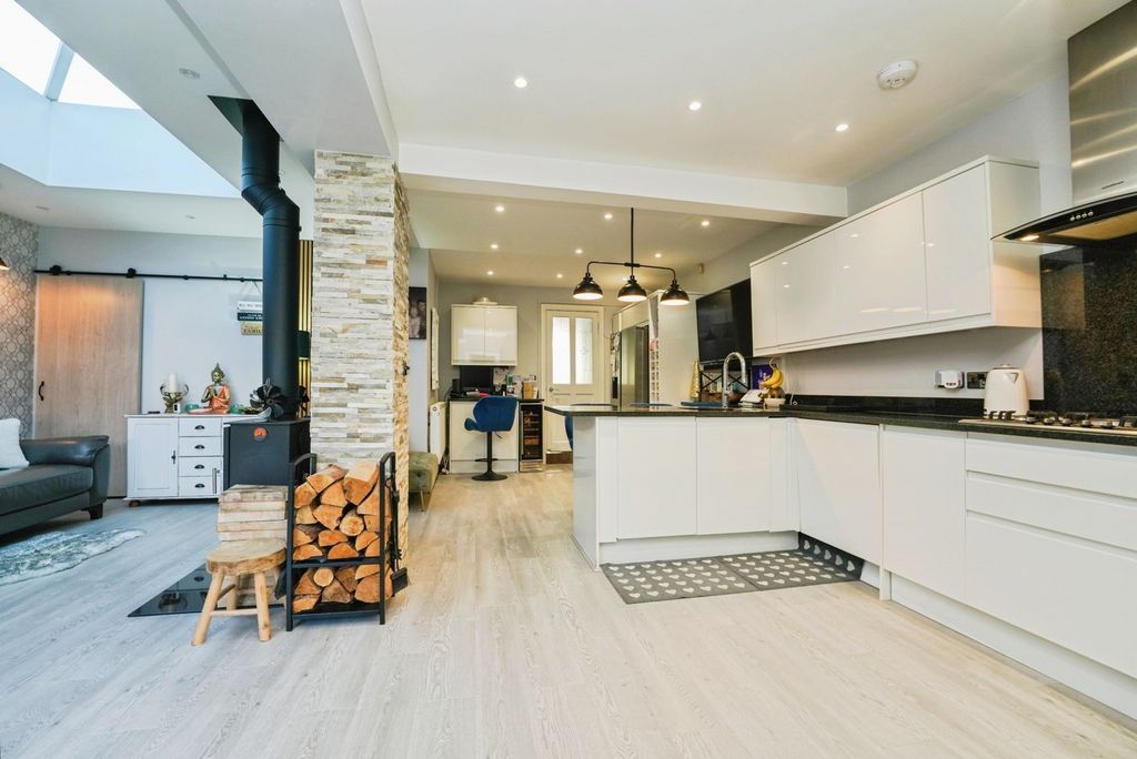 Property photo 2 of 26 Pbox-Img.Jpg