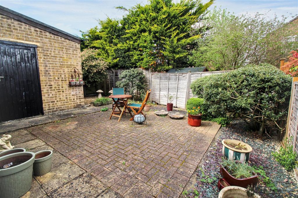 Property photo 2 of 11 Rear Garden