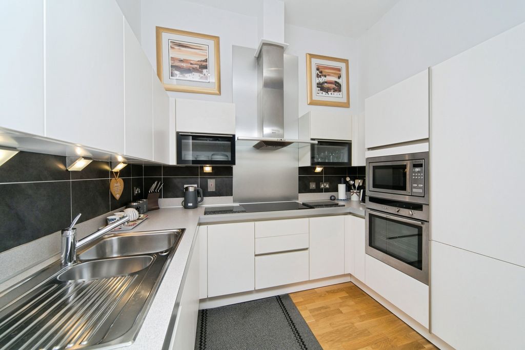 Property photo 3 of 22 Photography