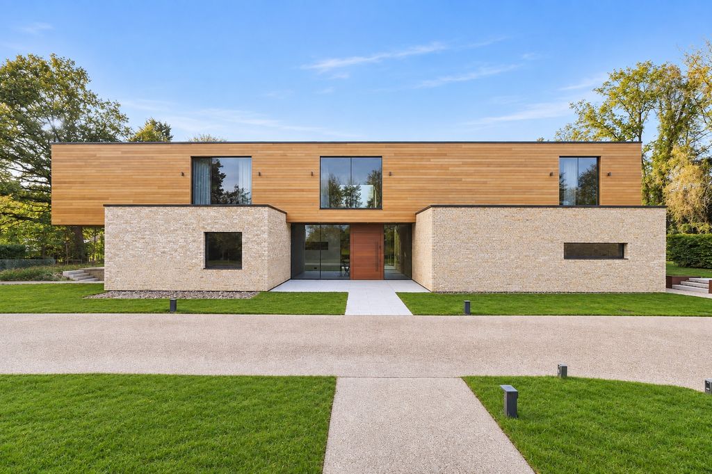 Property photo 1 of 17 Front Facade