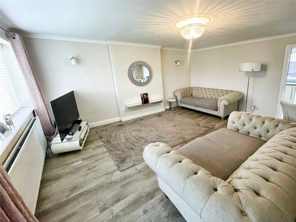 Property photo 2 of 13 Lounge