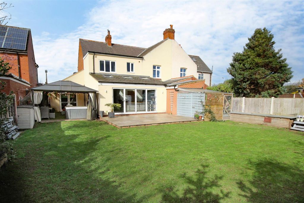 Property photo 1 of 30 Rear Garden