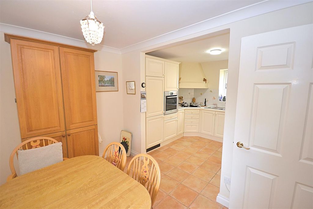 Property photo 3 of 37 50.Png