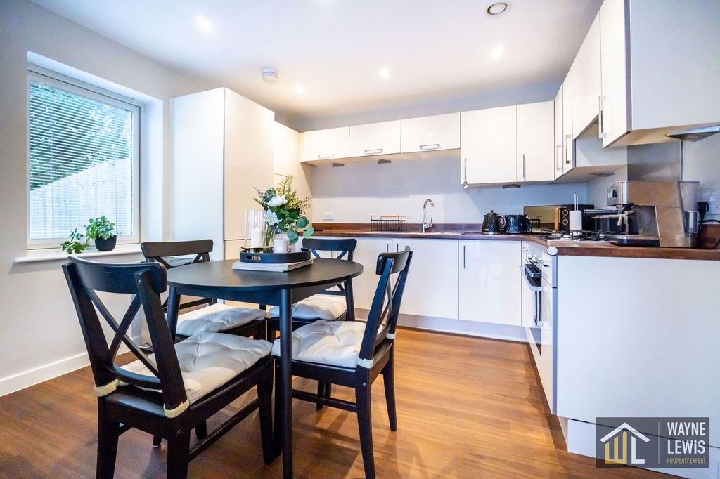 Property photo 3 of 33