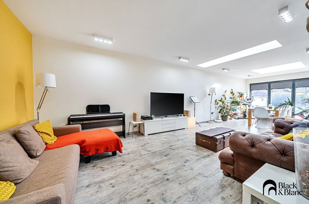 Property photo 2 of 23 Reception