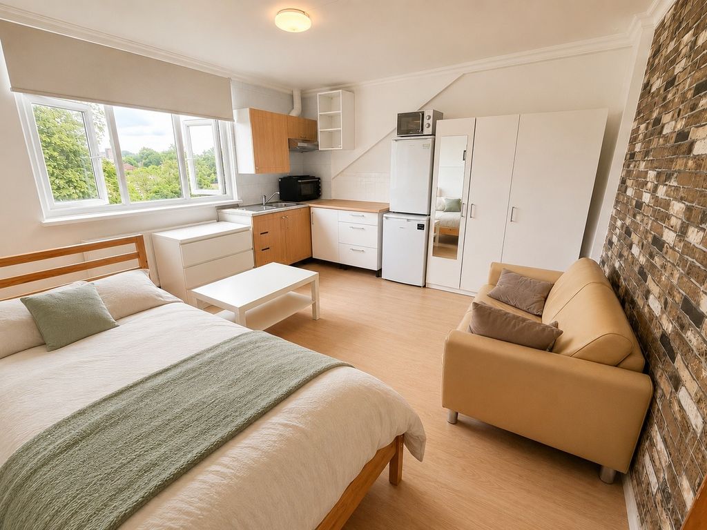 Property photo 1 of 7 Bright & Modern Self-Contained Studio Flat With Roof Terrace Access And Garden €“ Stoke Newington