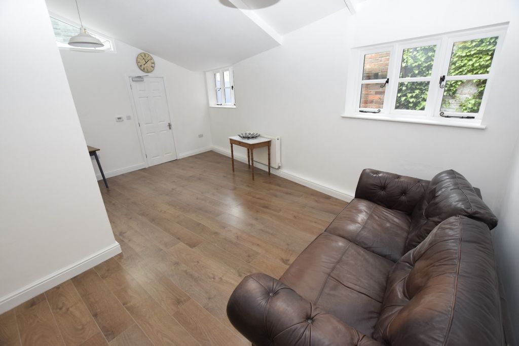 Property photo 3 of 9 1208894