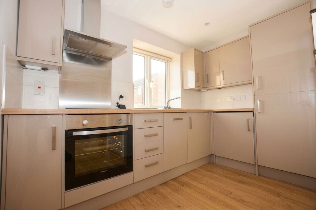 Property photo 1 of 6 Kitchen