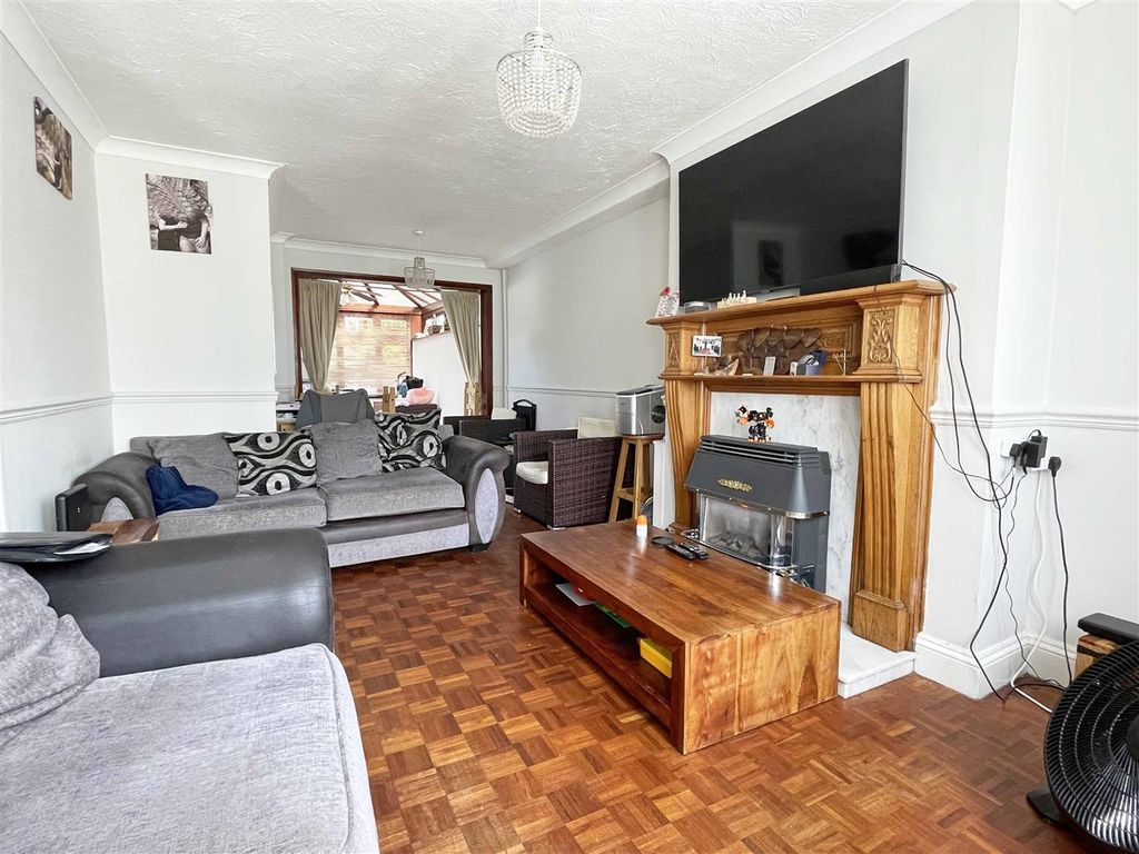 Property photo 2 of 21 l1.Jpg