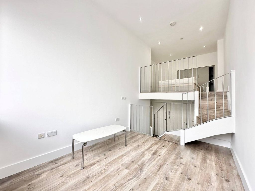 Property photo 2 of 12 Gallery