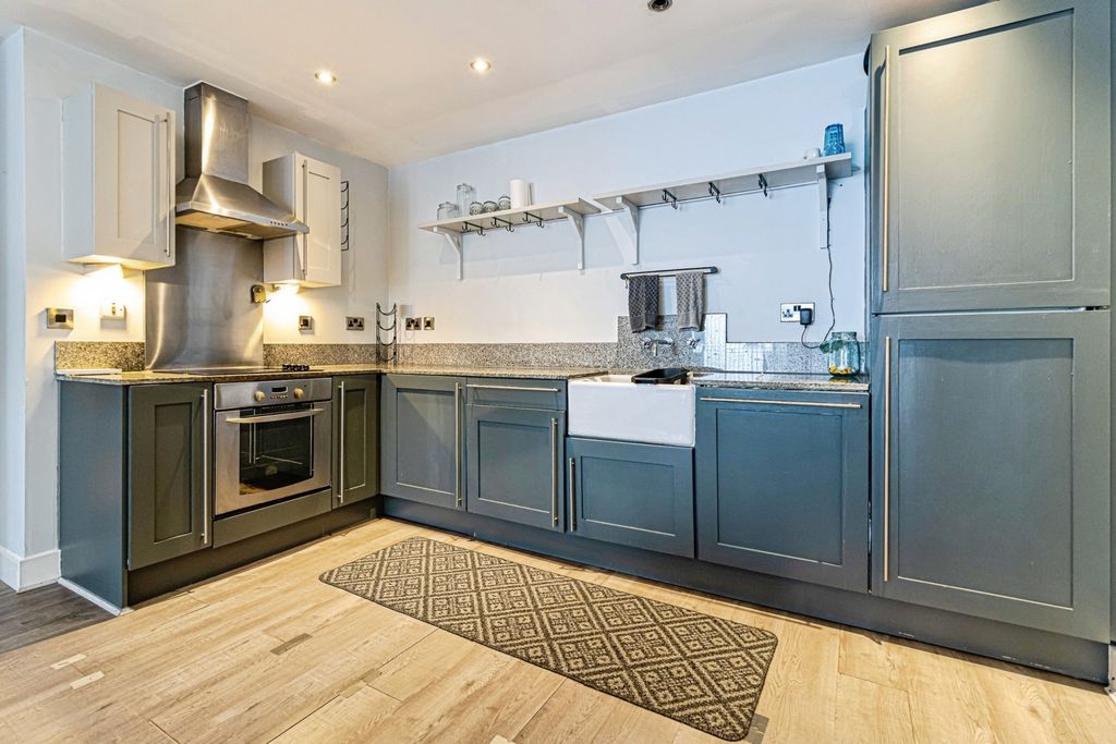 Property photo 3 of 8 Photo